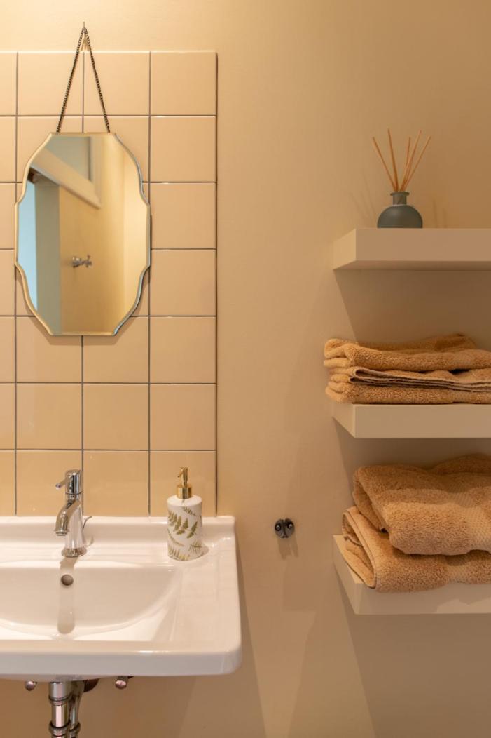 Pauline Loveling With Quiet Garden And 2 Bathrooms